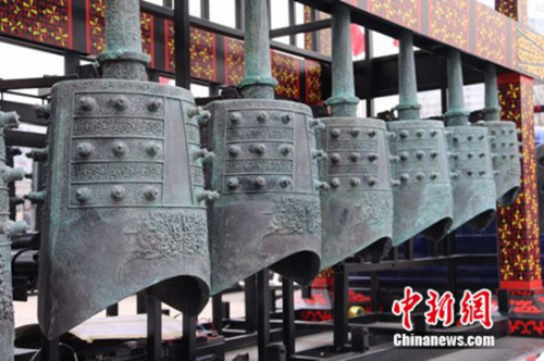 编钟图 点击进入下一页