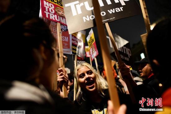 资料图：伦敦民众抗议特朗普此前颁发的移民政策。