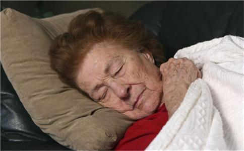 睡前坚持养生三件事 能让你年轻十岁 睡前如何养生 睡前的养生方法 睡前的健康知识