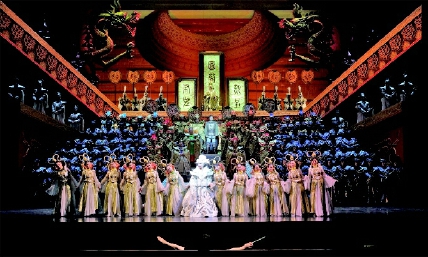 ▲歌剧《图兰朵》的舞台剧照     ▲歌剧《图兰朵》的舞台剧照