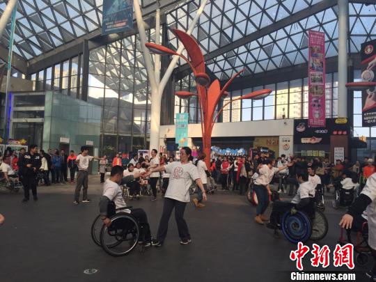 残障青年石家庄演绎“共生舞蹈”：每个人都是独一无二的花