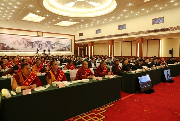 2月21日，全省藏传佛教寺庙分类管理达标升级暨第二批文明和谐寺庙表彰工作会议在蓉举行。