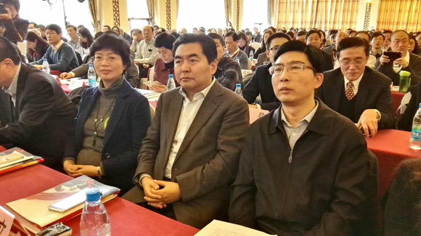 2、与会代表聚精会神“听书记说”。随军　摄影　