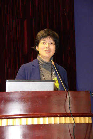 ４－１、江苏省卫生计生委副主任徐东红做主题发言。吴琛　摄影