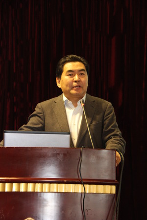 ４、国家卫生计生委直属机关党委常务副书记、中国卫生计生思想政治工作促进会副会长杨建立现场发言。吴琛　摄影