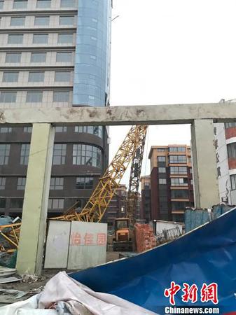 江苏突遭大风袭击部分地区下冰雹致盐城阜宁2死22伤