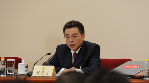 新闻发布会主持人刘佳义