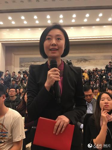 图为中央电视台记者提问 图为中央电视台记者提问