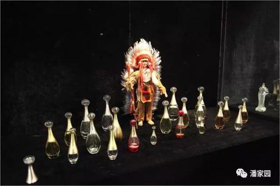 轰动业界的香水瓶展