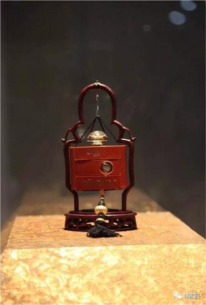 香水如衣裳  收藏重信仰