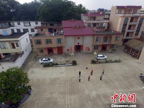航拍石坑屯，只见村中小洋楼林立?！〗┝?摄