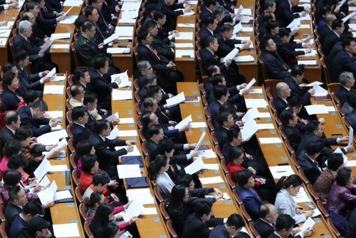 新华社照片，北京，2017年3月3日 
    全国政协十二届五次会议在京开幕
    3月3日，中国人民政治协商会议第十二届全国委员会第五次会议在北京人民大会堂开幕。
    新华社记者 刘卫兵 摄
