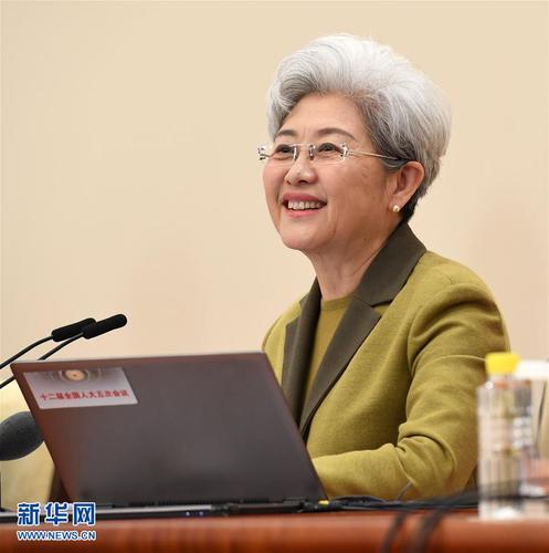 3月4日，十二届全国人大五次会议在北京人民大会堂举行新闻发布会。大会发言人傅莹就大会议程和人大工作相关的问题回答中外记者的提问。新华社记者 张领 摄