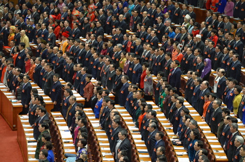 参会代表全体起立高唱国歌