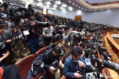 摄影记者镜头聚焦开幕会