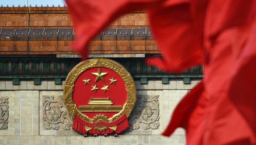 图为天安门广场上红旗飘扬 图为天安门广场上红旗飘扬