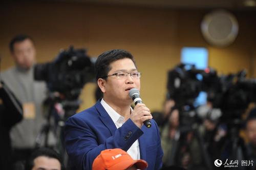 大河报记者提问