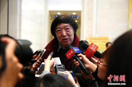 资料图 冯骥才(中)<a target='_blank' href='http://www.chinanews.com/'>中新社</a>发 富田 摄 资料图 冯骥才(中)<a target='_blank' href='http://www.chinanews.com/'>中新社</a>发 富田 摄
