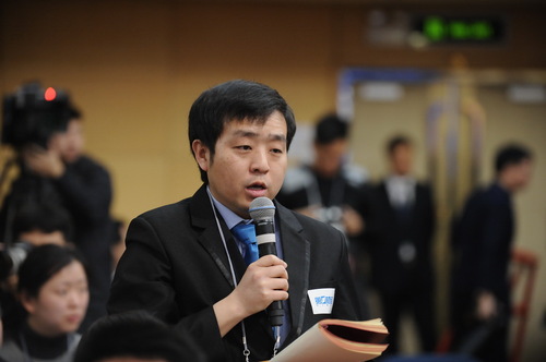 第一财经记者提问。