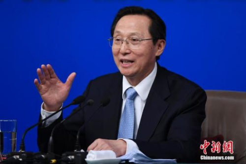 3月7日，十二届全国人大五次会议举行记者会，邀请农业部部长韩长赋、副部长张桃林等就“推进农业供给侧结构性改革”的相关问题回答中外记者的提问。<a target='_blank' href='http://www.chinanews.com/'>中新社</a>记者 韦亮 摄