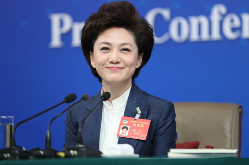 图为全国政协委员海霞。_副本