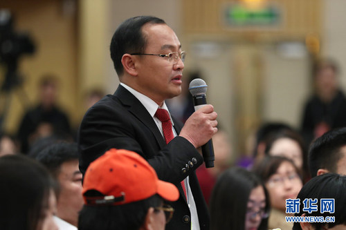 图为美国美中时报记者提问 图为美国美中时报记者提问