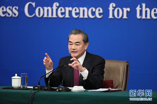 王毅正在回答记者提问 王毅正在回答记者提问