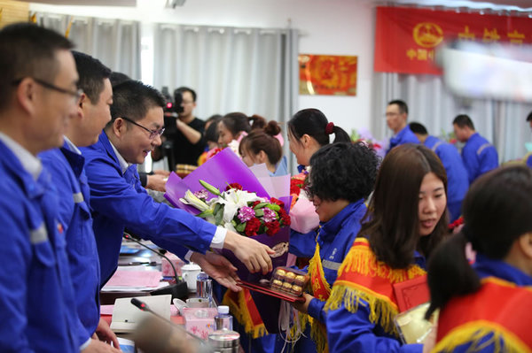 f44d307c85041a2885bf18 f44d307c85041a2885bf18