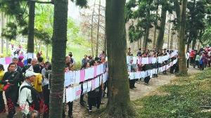 老人代女相亲在公园站3年:身高差1厘米都不行