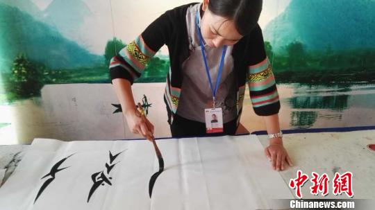 女书传人:拯救女性世界古老语言的“花木兰”