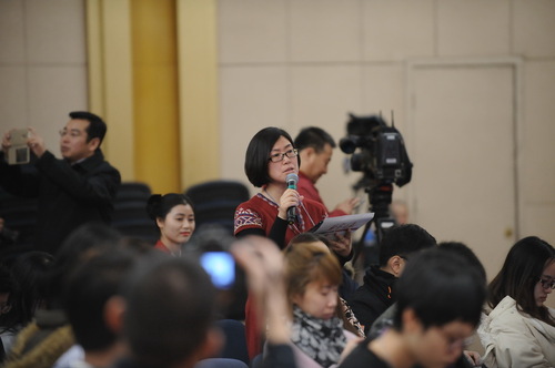 检察日报和正义网全媒体记者提问。