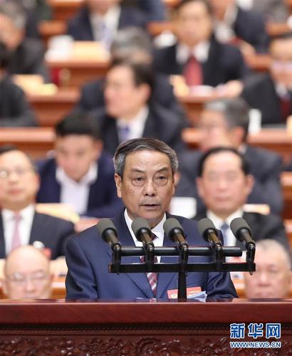 3月9日，全国政协十二届五次会议在北京人民大会堂举行第二次全体会议。这是陈锡文委员作《深入推进农业供给侧结构性改革着力提升农业综合效益和农产品竞争力》的发言。 新华社记者 刘卫兵 摄