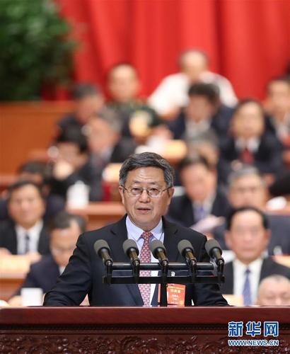 3月9日，全国政协十二届五次会议在北京人民大会堂举行第二次全体会议。这是迟福林委员作《供给侧结构性改革重在处理好政府与市场关系》的发言。新华社记者 刘卫兵 摄