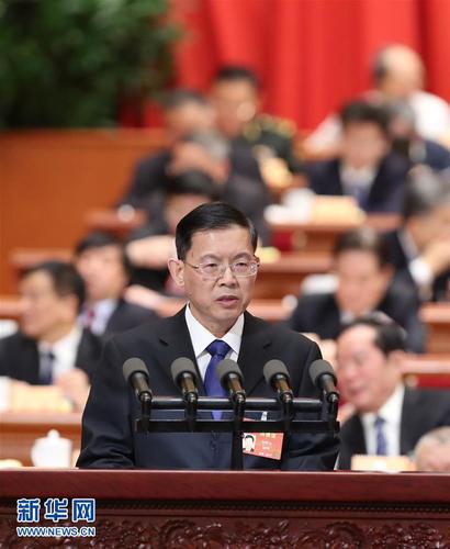 3月9日，全国政协十二届五次会议在北京人民大会堂举行第二次全体会议。这是郝明金委员代表民建中央作《培育发展新生中小城市推进新型城镇化建设》的发言。 新华社记者 张铎 摄