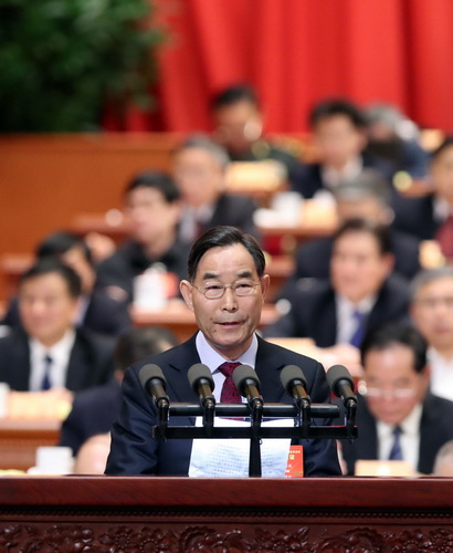 朱保成委员代表农业界作《关于进一步深入推进农村土地实行“三权分置”的建议》的发言 朱保成委员代表农业界作《关于进一步深入推进农村土地实行“三权分置”的建议》的发言