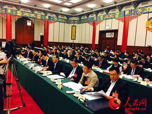 8日下午，全国政协十二届五次会议举行提案办理协商会。（人民网赵艳红摄）