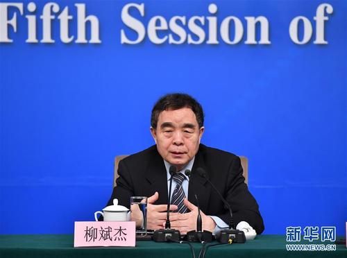 这是柳斌杰在回答记者提问 这是柳斌杰在回答记者提问