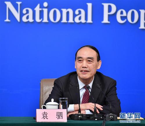 袁驷在回答记者提问