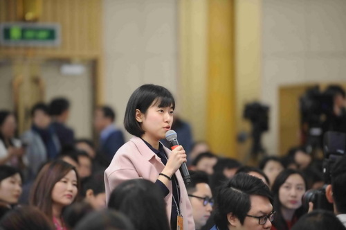 金融时报记者提问。