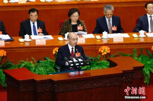 3月10日，全国政协十二届五次会议在北京人民大会堂举行第三次全体会议。图为朱专兴委员作《坚守清廉家风 铸牢家庭防腐“篱笆墙”》的发言。中新社记者 富田 摄