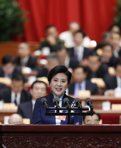 袁慧琴委员作《激活戏曲遗产 创造时代经典》的发言