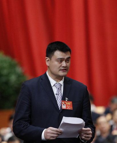 姚明委员作《体育强国不仅仅是金牌 体育产业不仅仅是金钱》的发言 姚明委员作《体育强国不仅仅是金牌 体育产业不仅仅是金钱》的发言