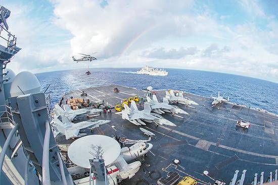 美国航母带着盟友炫肌肉，东海罕见军演“意在中朝”