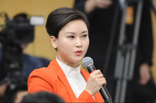 中央电视台记者提问。