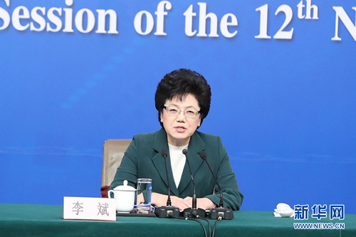 图为国家卫生计生委主任李斌回答记者提问 图为国家卫生计生委主任李斌回答记者提问