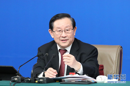 图为科技部部长万钢回答记者提问。