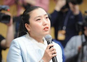 中央电视台记者提问“全面两孩政策”