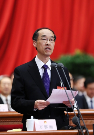 3月12日，十二届全国人大五次会议在北京人民大会堂举行第三次全体会议。万鄂湘主持会议。新华社记者兰红光摄