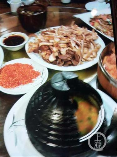 点了份特色菜叫“地雷” 上桌后爆炸顾客脸部烫伤