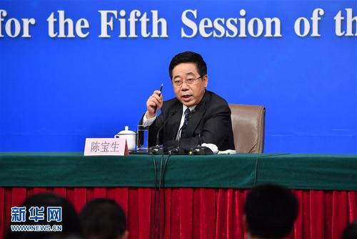 3月12日，十二届全国人大五次会议新闻中心举行记者会，邀请教育部部长陈宝生就“教育改革发展”的相关问题回答中外记者的提问。这是陈宝生回答记者提问新华社记者 李鑫 摄